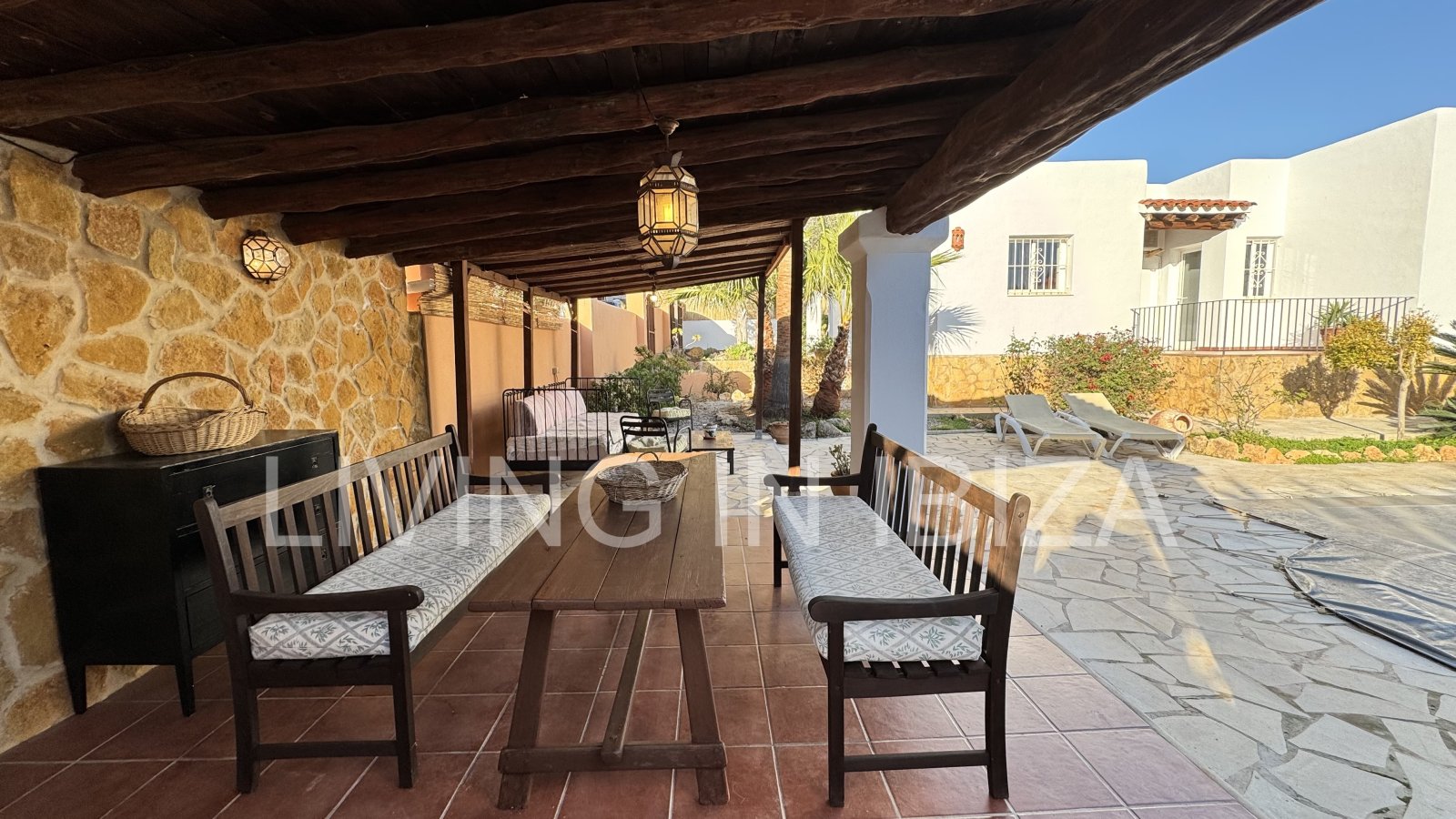 Long-term rental in Santa Eulàlia del Riu, Ibiza. This house offers an ideal setting for year-round living, combining comfort, privacy, and a Medit