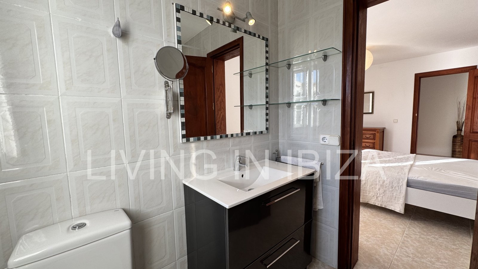 Long-term rental in Santa Eulàlia del Riu, Ibiza. This house offers an ideal setting for year-round living, combining comfort, privacy, and a Medit