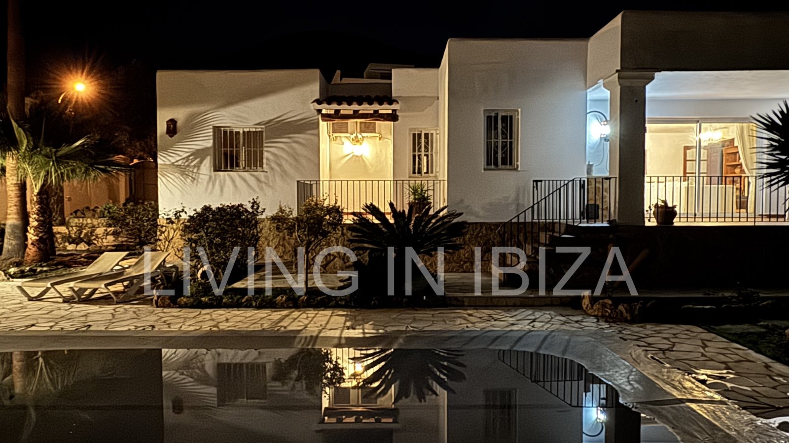 Long-term rental in Santa Eulàlia del Riu, Ibiza. This house offers an ideal setting for year-round living, combining comfort, privacy, and a Medit