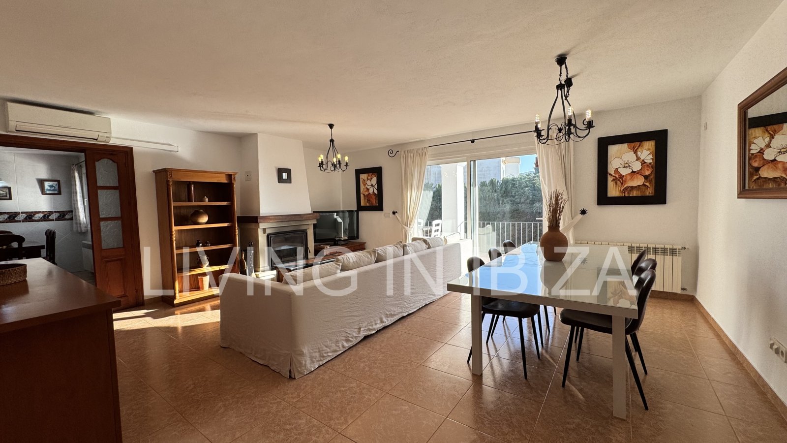 Long-term rental in Santa Eulàlia del Riu, Ibiza. This house offers an ideal setting for year-round living, combining comfort, privacy, and a Medit