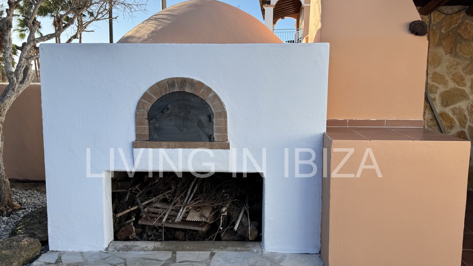 Long-term rental in Santa Eulàlia del Riu, Ibiza. This house offers an ideal setting for year-round living, combining comfort, privacy, and a Medit