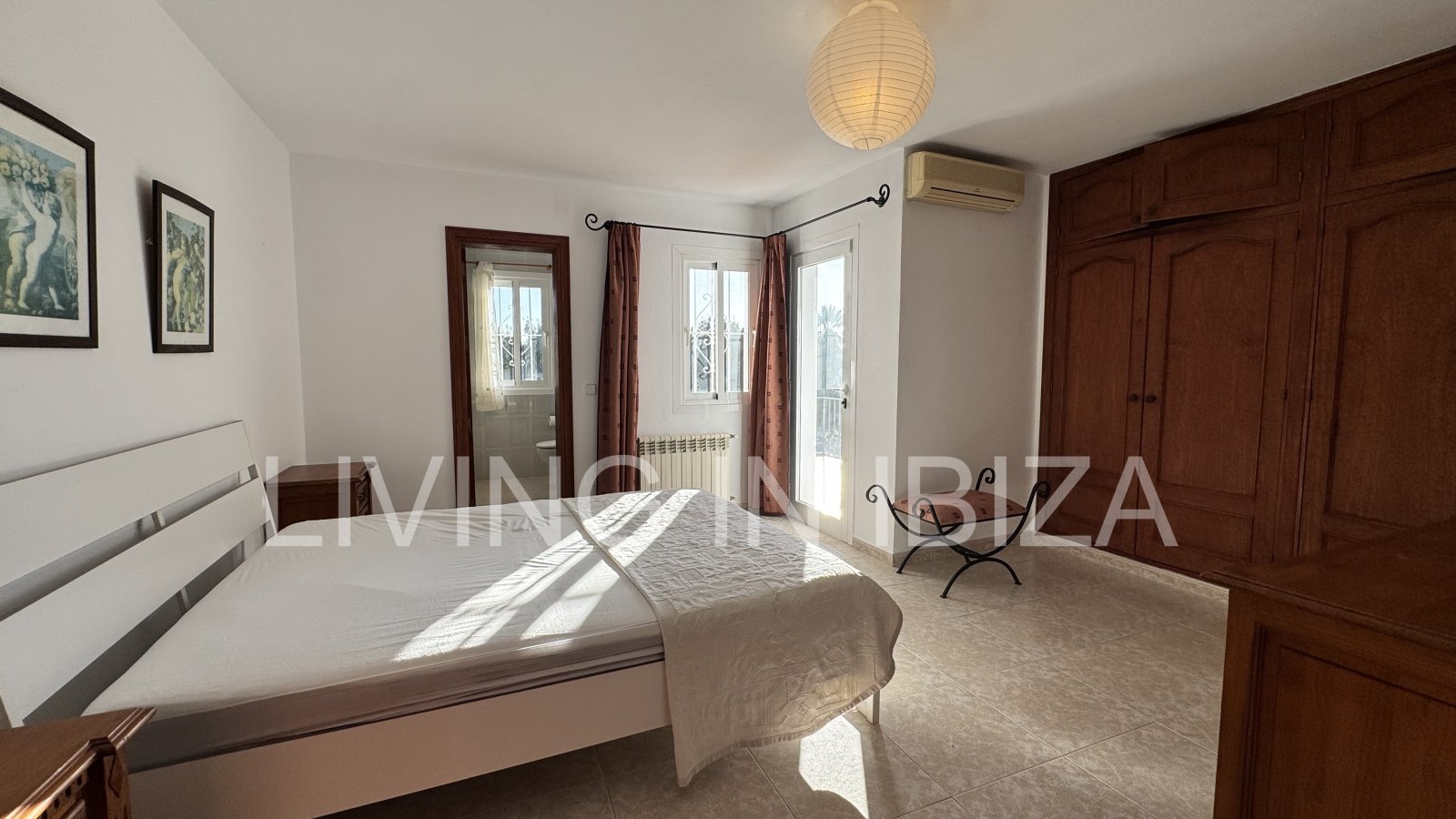 Long-term rental in Santa Eulàlia del Riu, Ibiza. This house offers an ideal setting for year-round living, combining comfort, privacy, and a Medit