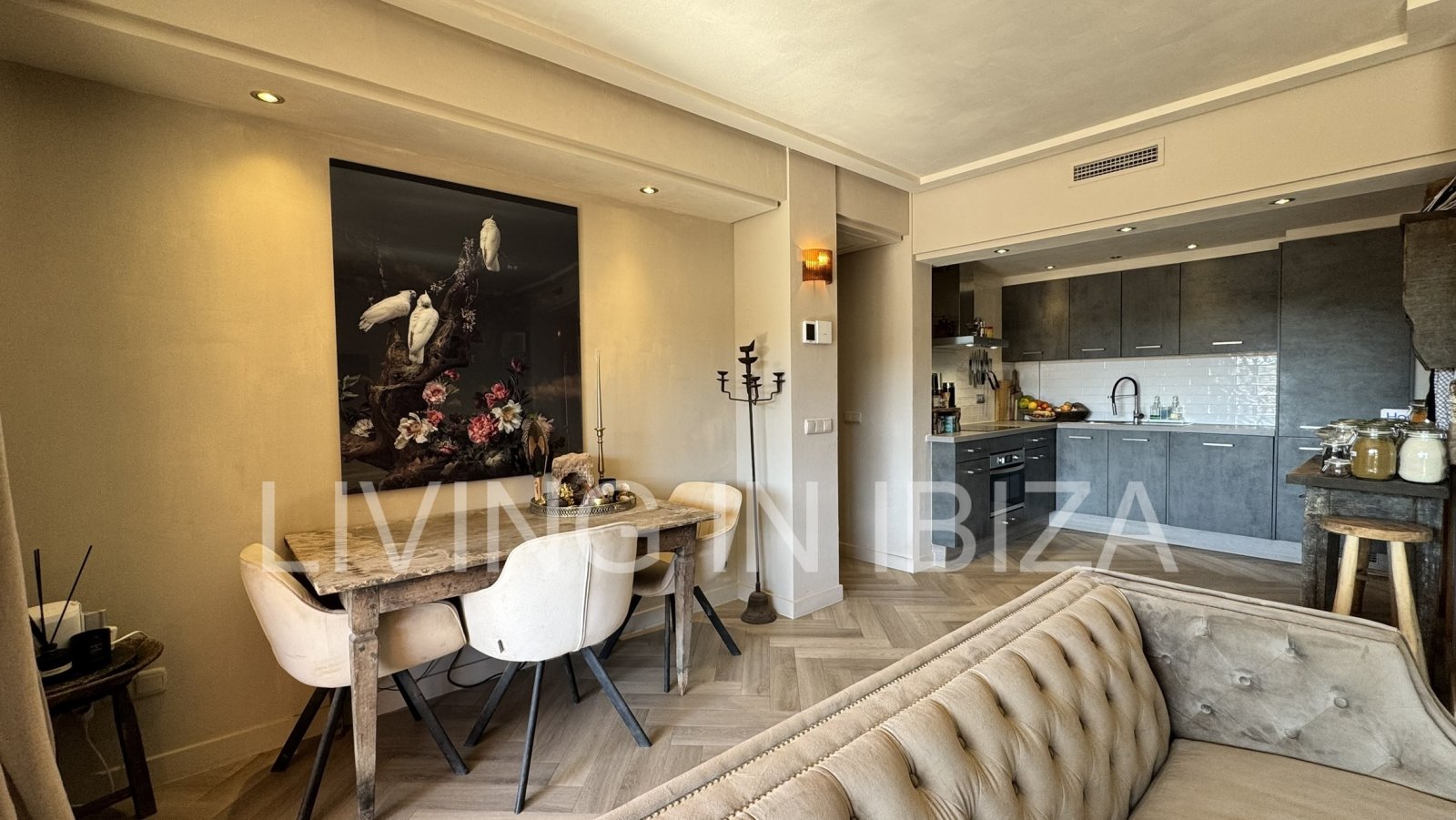 For sale: A flat in Roca Llisa, Ibiza, with a large sun terrace, two bedrooms, a pool, and a parking space.