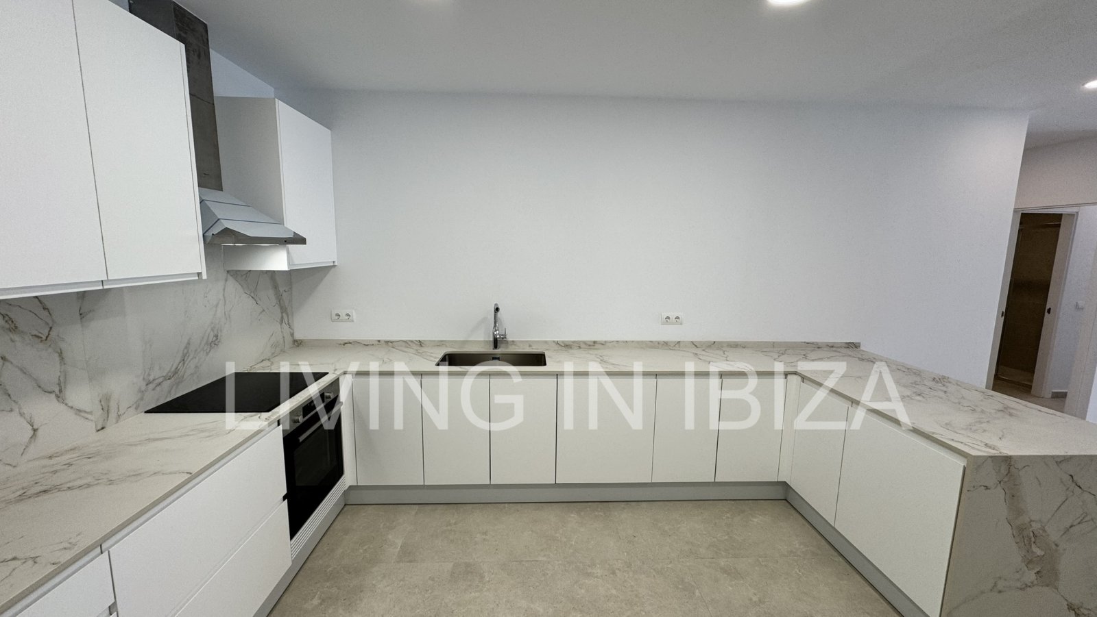 Annual rent. Available from 1 November. This attractive, modern, unfurnished flat in Santa Eulalia, Ibiza, has been completely renovated.