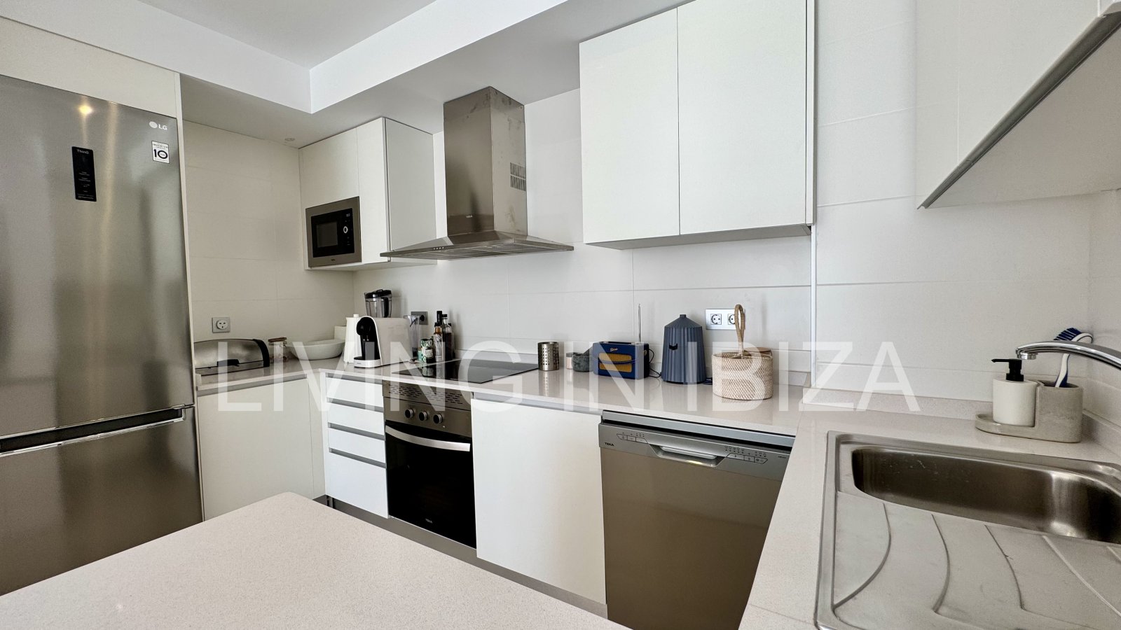 FOR SALE: Exclusive, designer penthouse with distant sea views in Santa Eulalia del Río, Ibiza. Parking, communal pool and storage room.