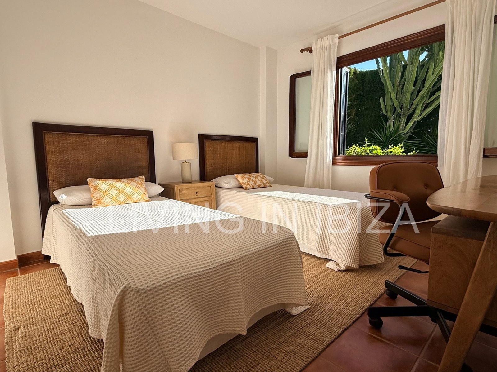 Seasonal Rental: beautiful ground-floor flat is available to rent in the peaceful and popular area of S'Argamassa, Ibiza. 200 metres from the coast.