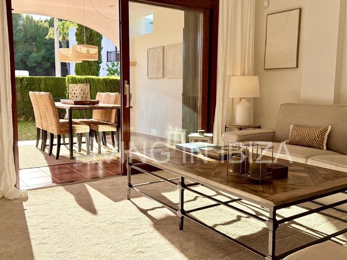 Seasonal Rental: beautiful ground-floor flat is available to rent in the peaceful and popular area of S'Argamassa, Ibiza. 200 metres from the coast.