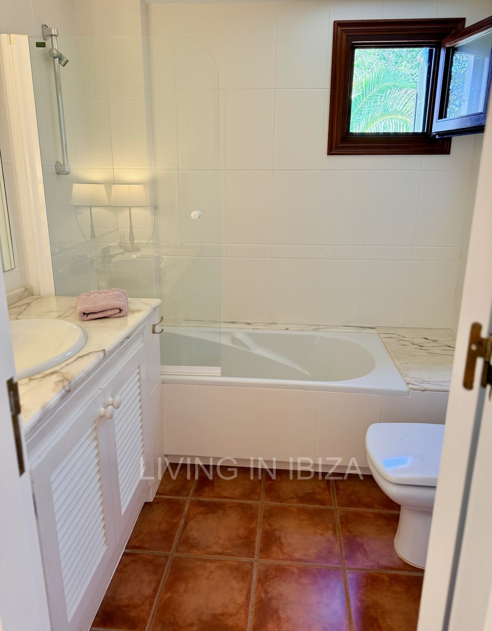Seasonal rental. Mediterranean elegance in a privileged setting within a seafront residential community in Santa Eulalia del Río, Ibiza.
