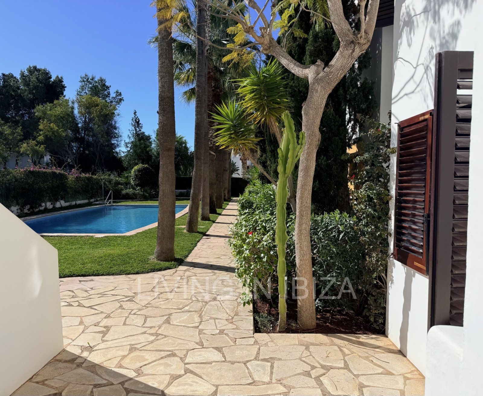 Seasonal rental. Mediterranean elegance in a privileged setting within a seafront residential community in Santa Eulalia del Río, Ibiza.