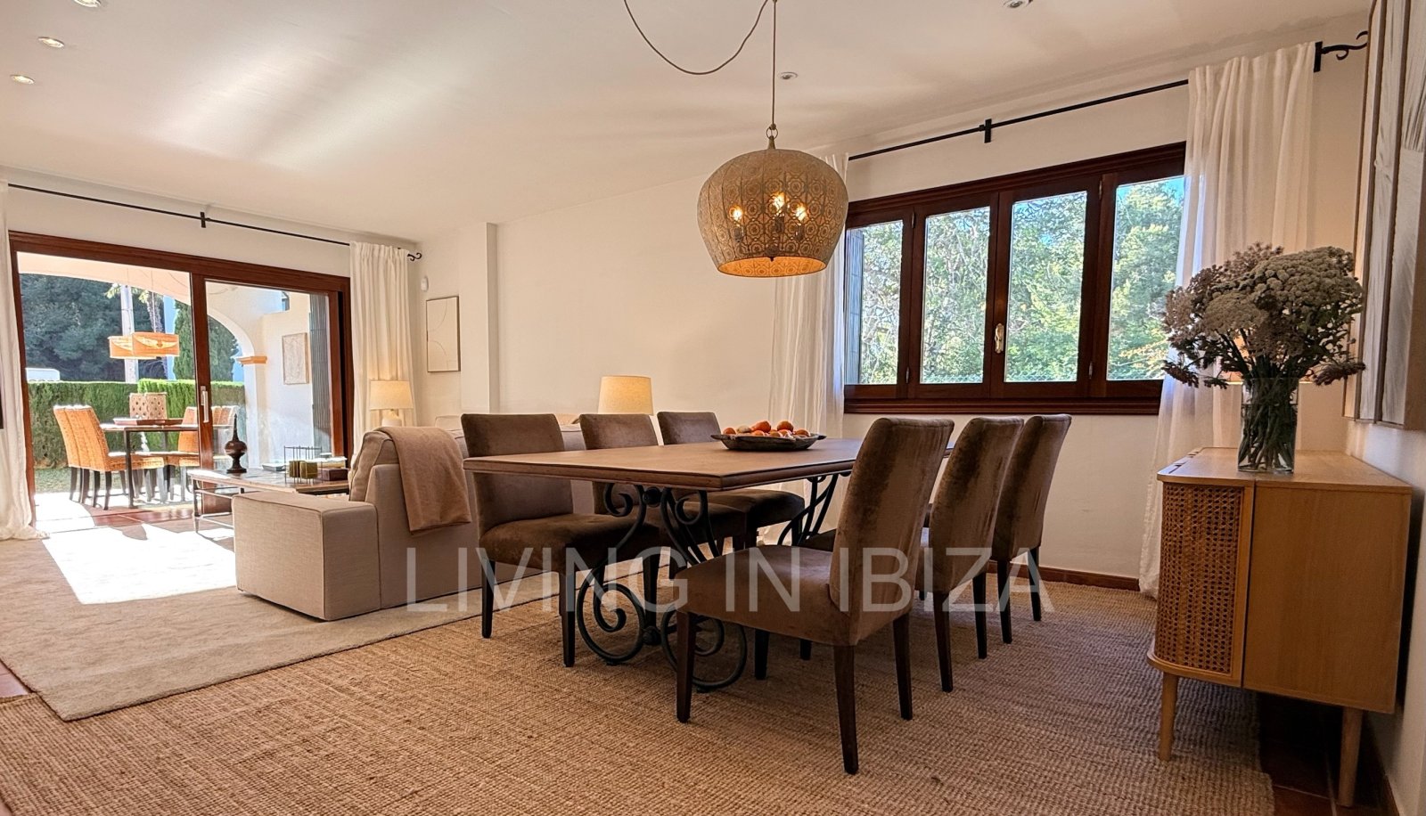 Seasonal rental. Mediterranean elegance in a privileged setting within a seafront residential community in Santa Eulalia del Río, Ibiza.