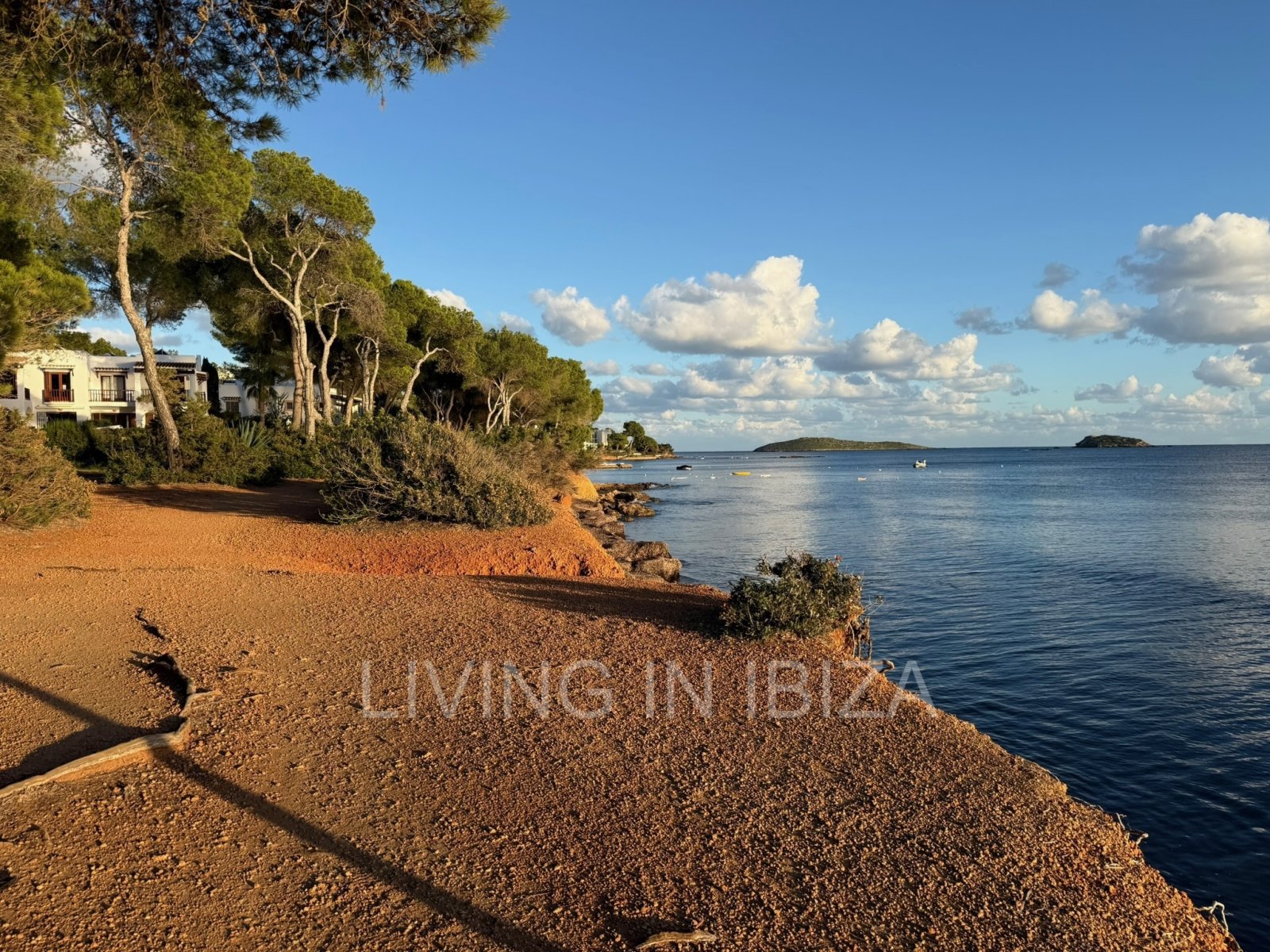 Seasonal rental. Mediterranean elegance in a privileged setting within a seafront residential community in Santa Eulalia del Río, Ibiza.