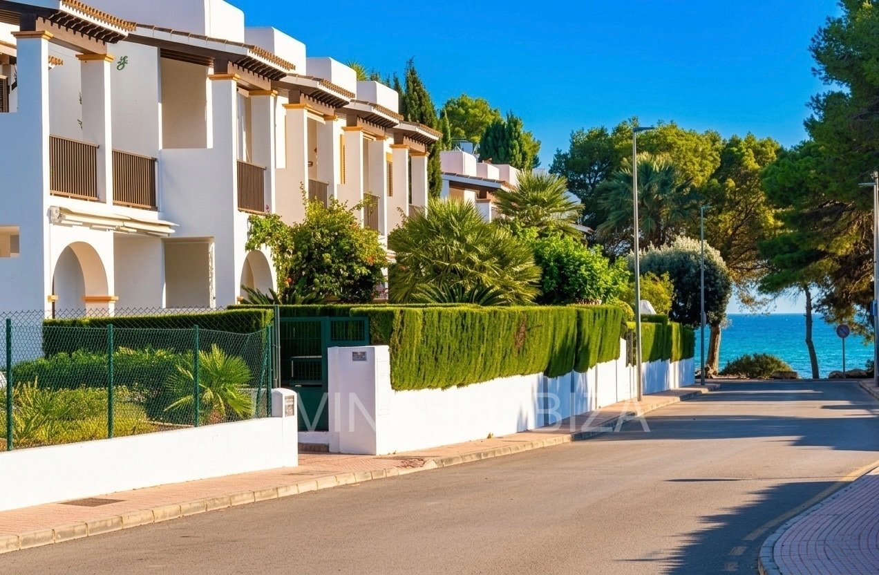 Seasonal rental. Mediterranean elegance in a privileged setting within a seafront residential community in Santa Eulalia del Río, Ibiza.
