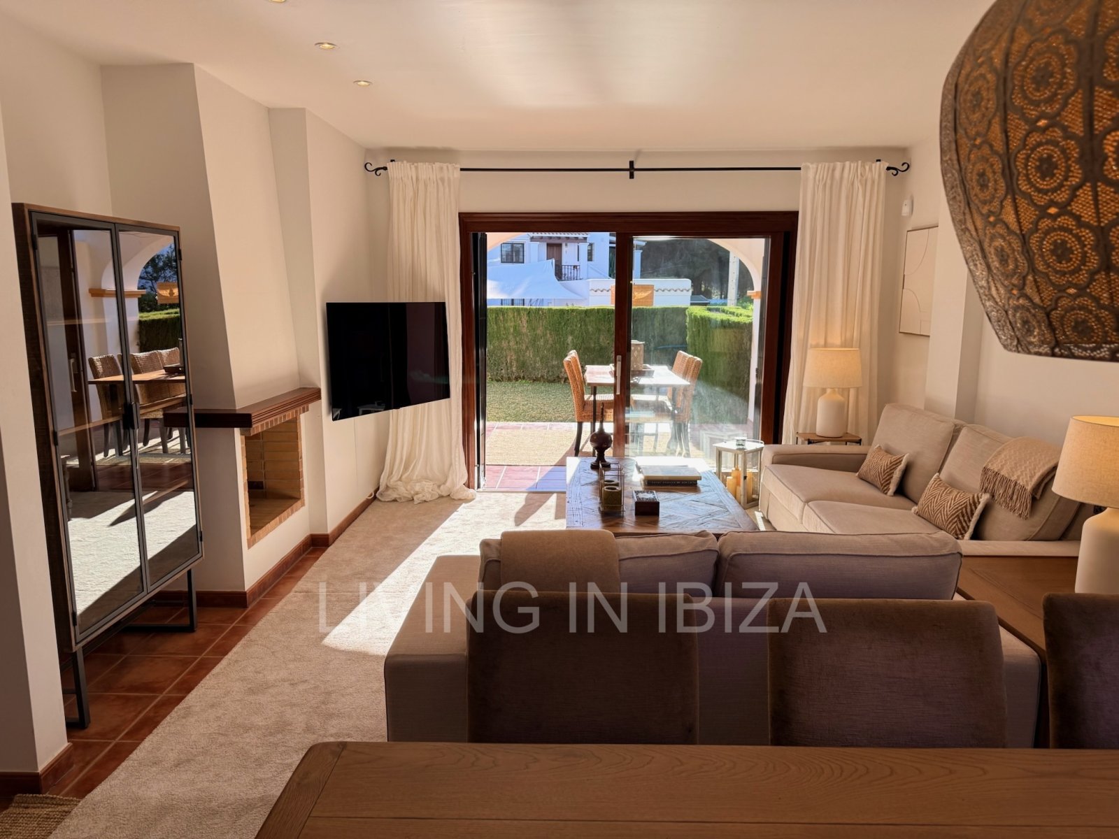Seasonal rental. Mediterranean elegance in a privileged setting within a seafront residential community in Santa Eulalia del Río, Ibiza.