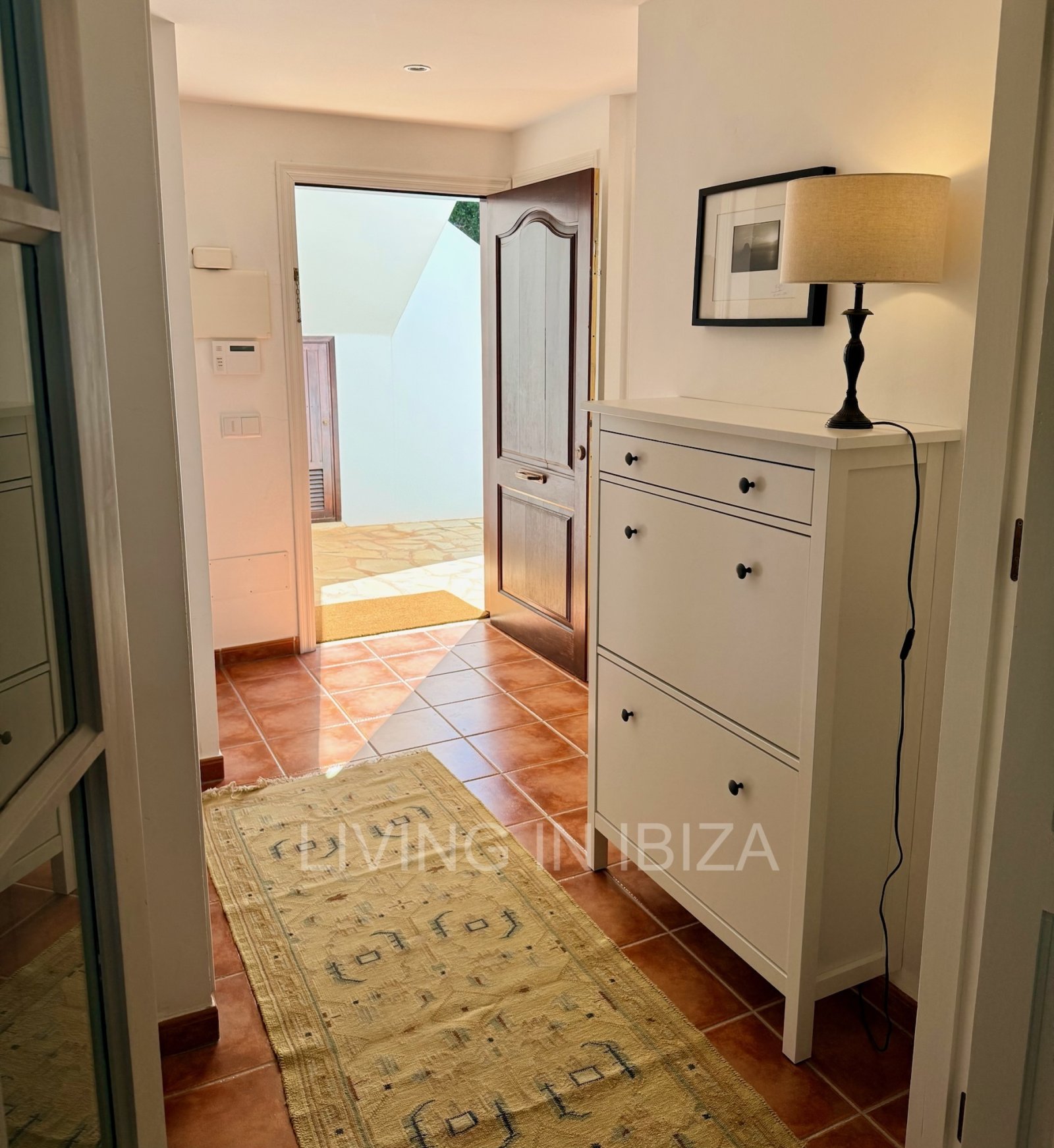 Seasonal rental. Mediterranean elegance in a privileged setting within a seafront residential community in Santa Eulalia del Río, Ibiza.