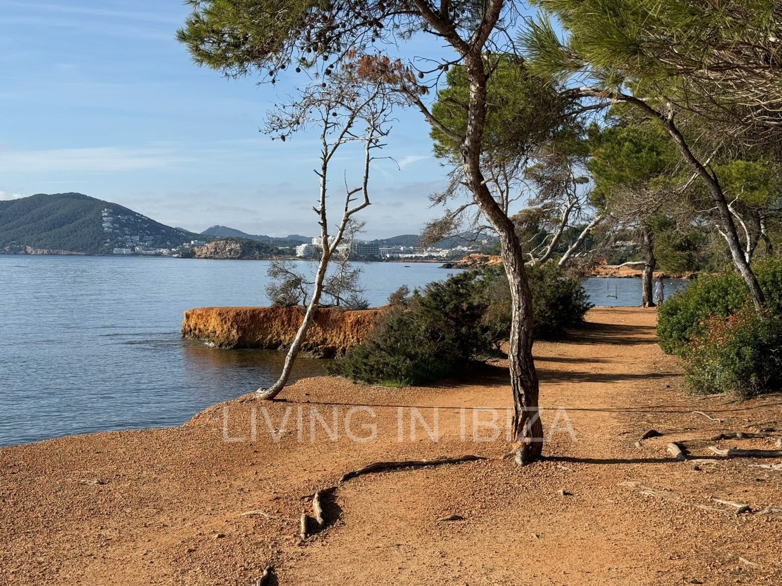 Seasonal rental. Mediterranean elegance in a privileged setting within a seafront residential community in Santa Eulalia del Río, Ibiza.