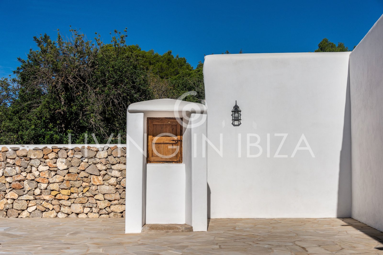 Long-term / annual rental: Unique Ibizan finca, fully renovated, unfurnished, heated swimming pool, annex with guest lounge in San Juan, Ibiza