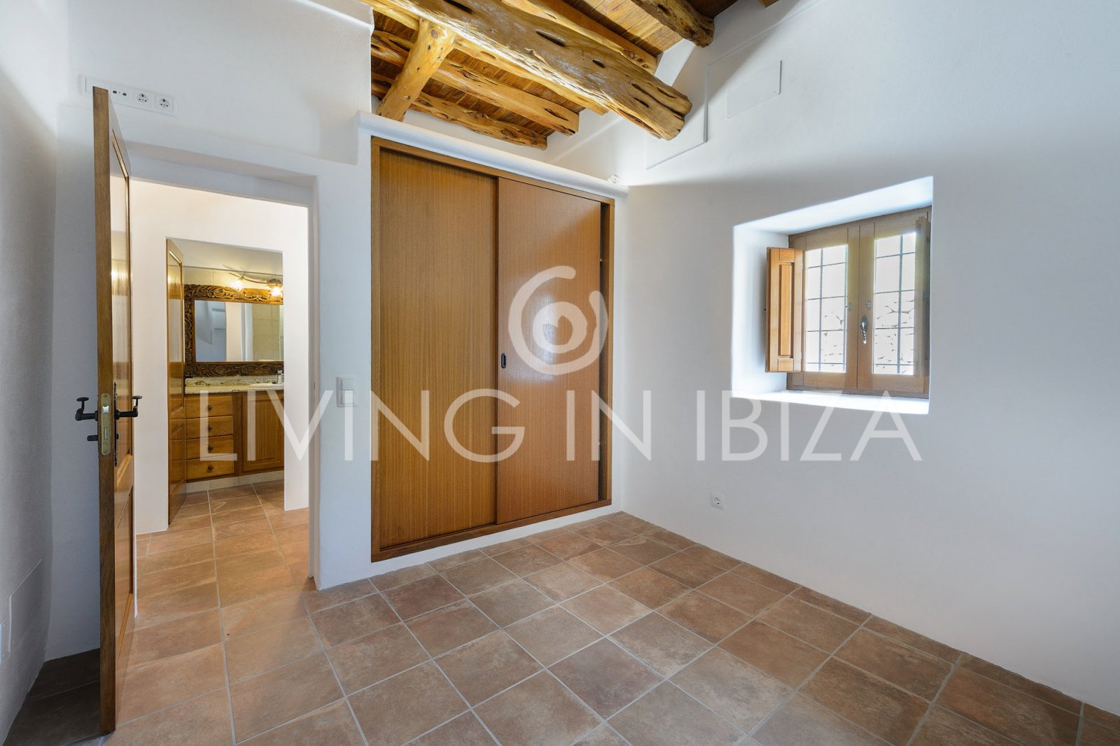 Long-term / annual rental: Unique Ibizan finca, fully renovated, unfurnished, heated swimming pool, annex with guest lounge in San Juan, Ibiza
