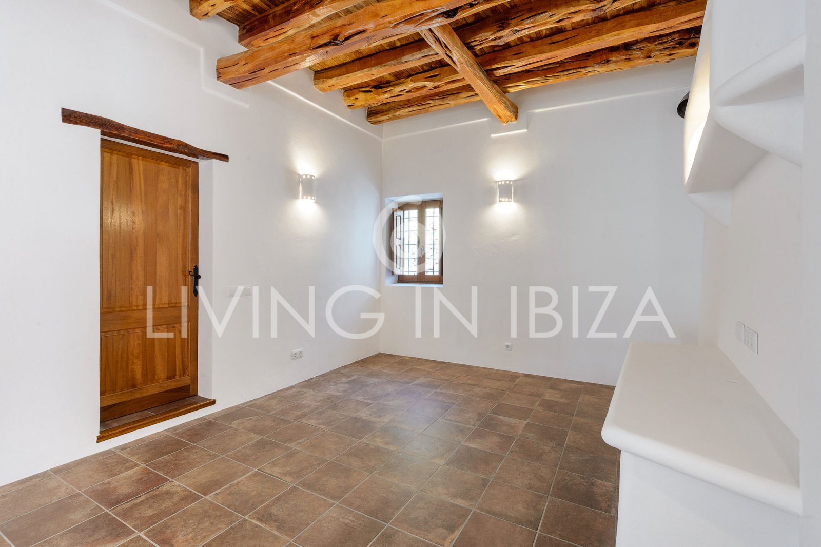 Long-term / annual rental: Unique Ibizan finca, fully renovated, unfurnished, heated swimming pool, annex with guest lounge in San Juan, Ibiza