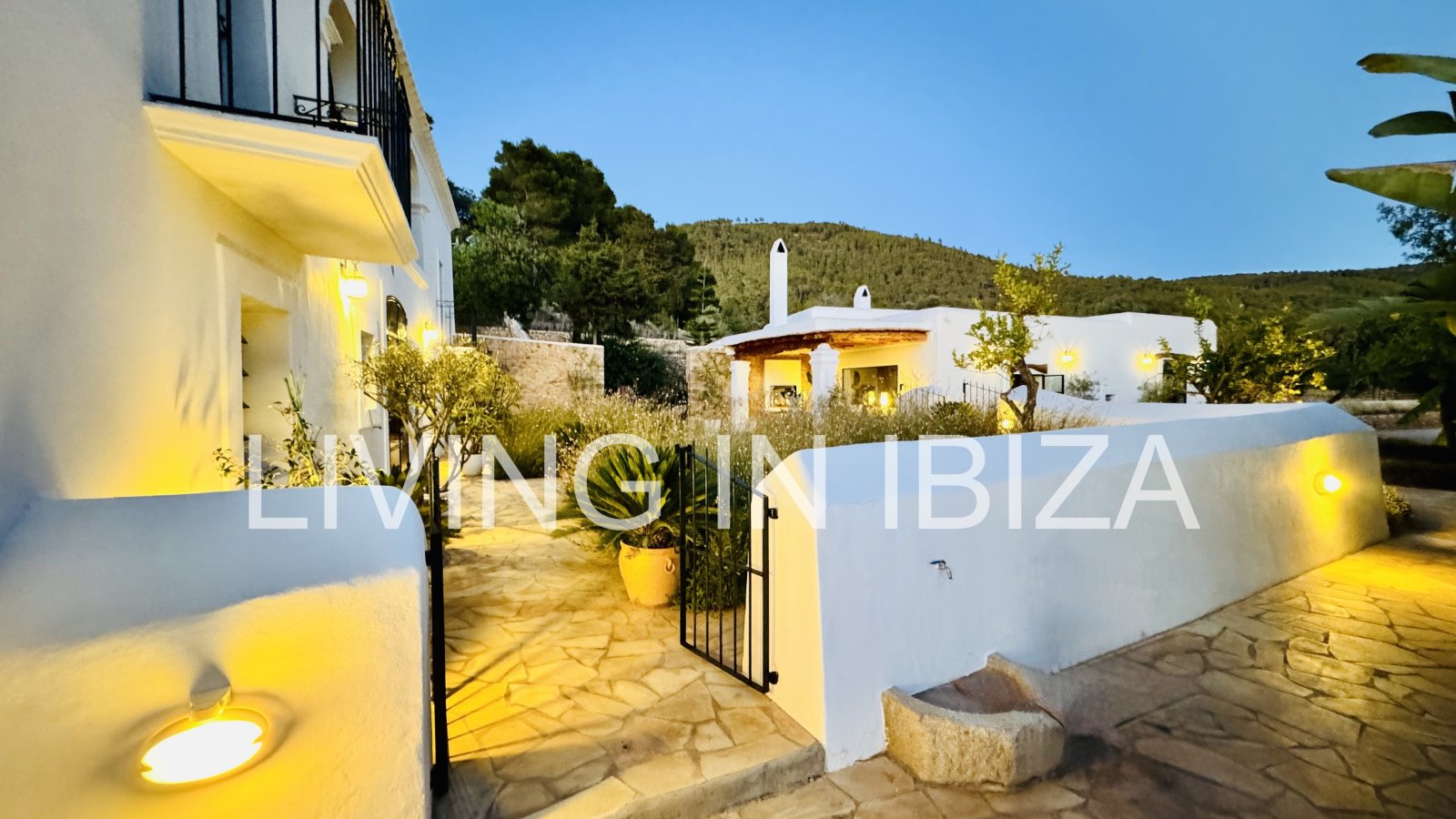 Long-term / annual rental: Unique Ibizan finca, fully renovated, unfurnished, heated swimming pool, annex with guest lounge in San Juan, Ibiza