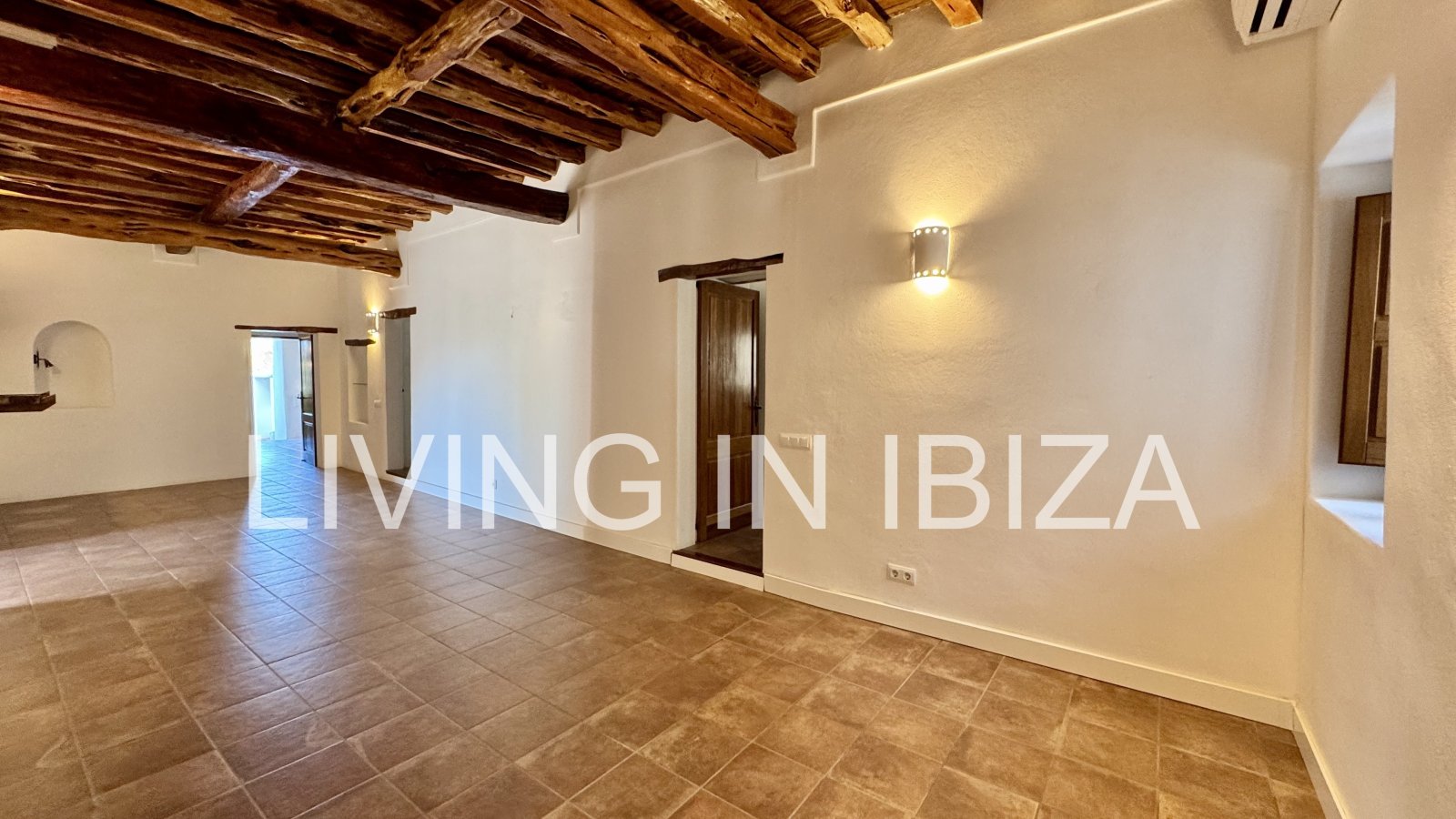 Long-term / annual rental: Unique Ibizan finca, fully renovated, unfurnished, heated swimming pool, annex with guest lounge in San Juan, Ibiza