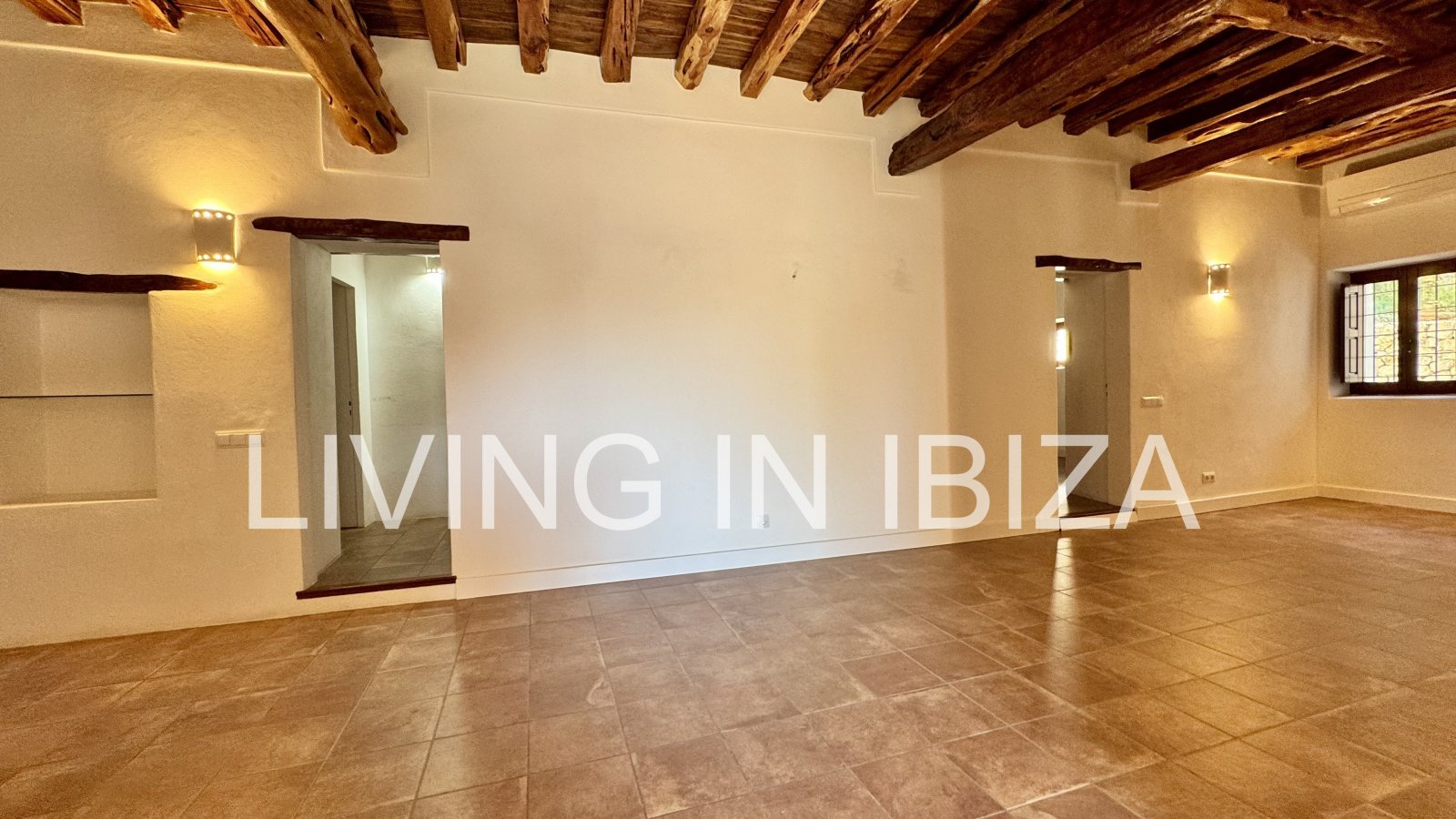 Long-term / annual rental: Unique Ibizan finca, fully renovated, unfurnished, heated swimming pool, annex with guest lounge in San Juan, Ibiza