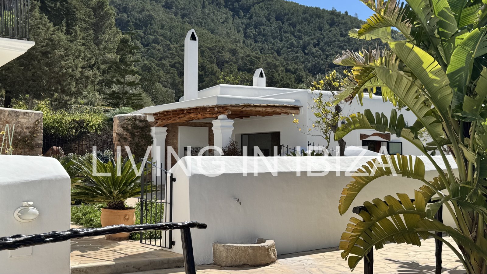 Long-term / annual rental: Unique Ibizan finca, fully renovated, unfurnished, heated swimming pool, annex with guest lounge in San Juan, Ibiza
