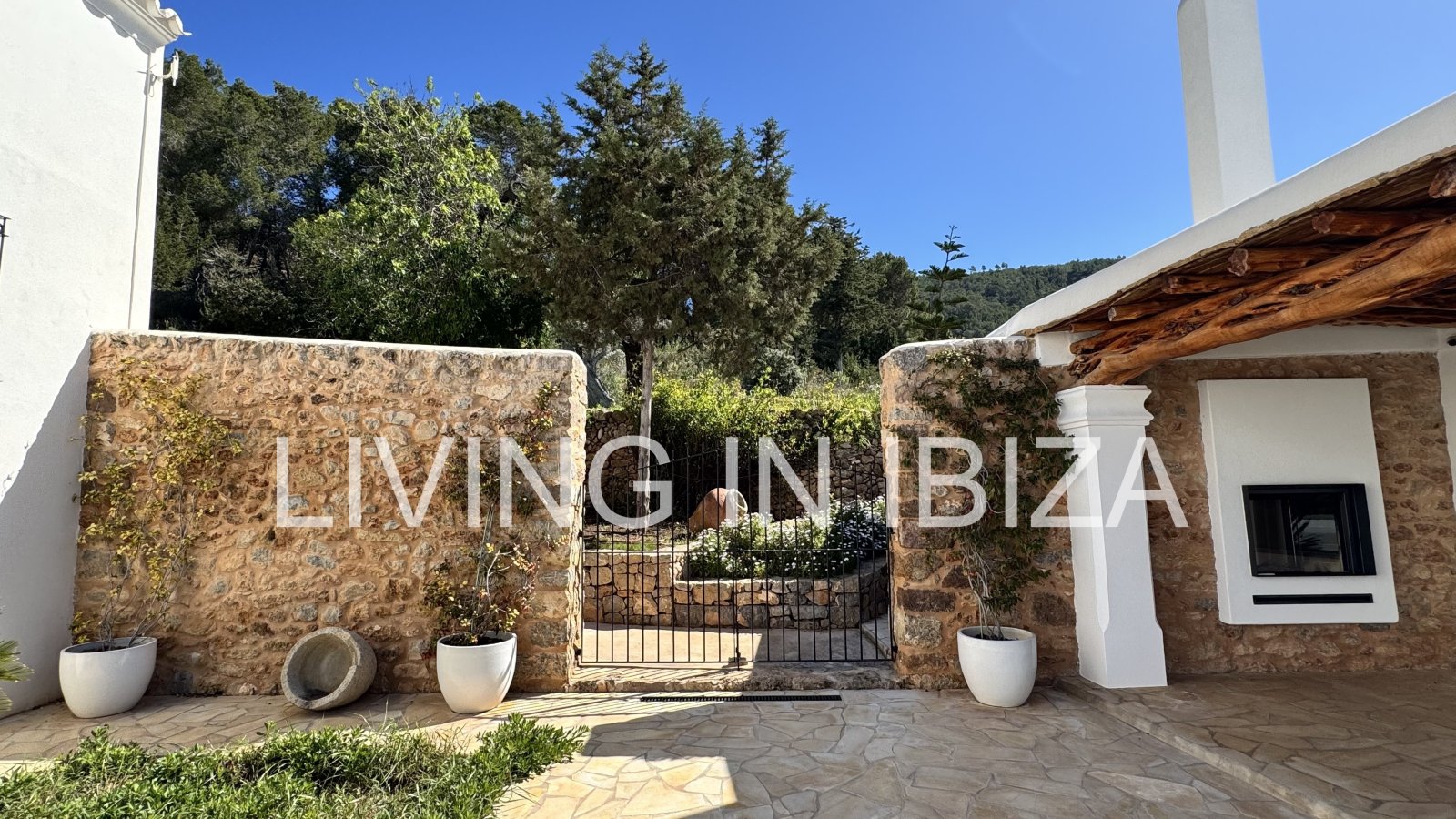 Long-term / annual rental: Unique Ibizan finca, fully renovated, unfurnished, heated swimming pool, annex with guest lounge in San Juan, Ibiza