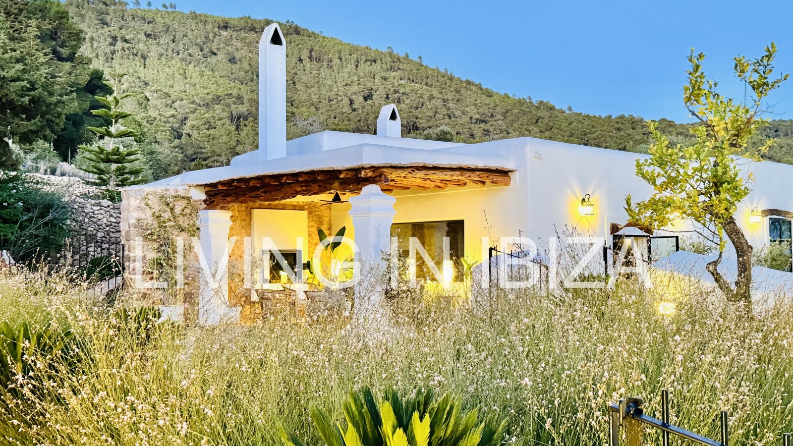 Long-term / annual rental: Unique Ibizan finca, fully renovated, unfurnished, heated swimming pool, annex with guest lounge in San Juan, Ibiza