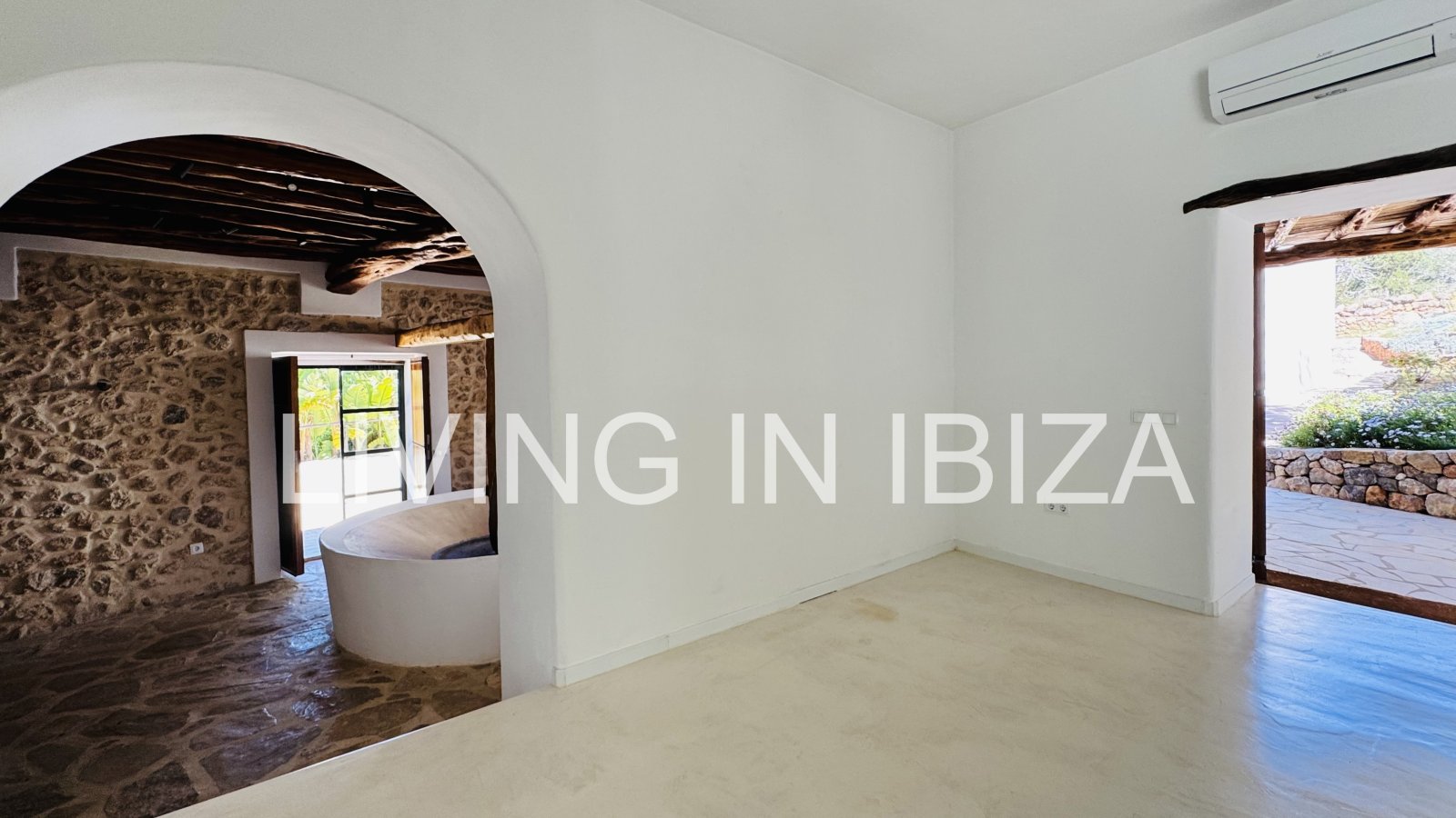 Long-term / annual rental: Unique Ibizan finca, fully renovated, unfurnished, heated swimming pool, annex with guest lounge in San Juan, Ibiza