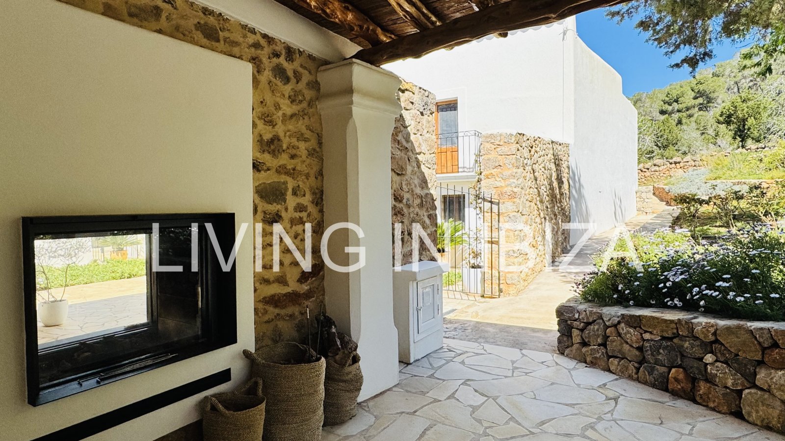 Long-term / annual rental: Unique Ibizan finca, fully renovated, unfurnished, heated swimming pool, annex with guest lounge in San Juan, Ibiza