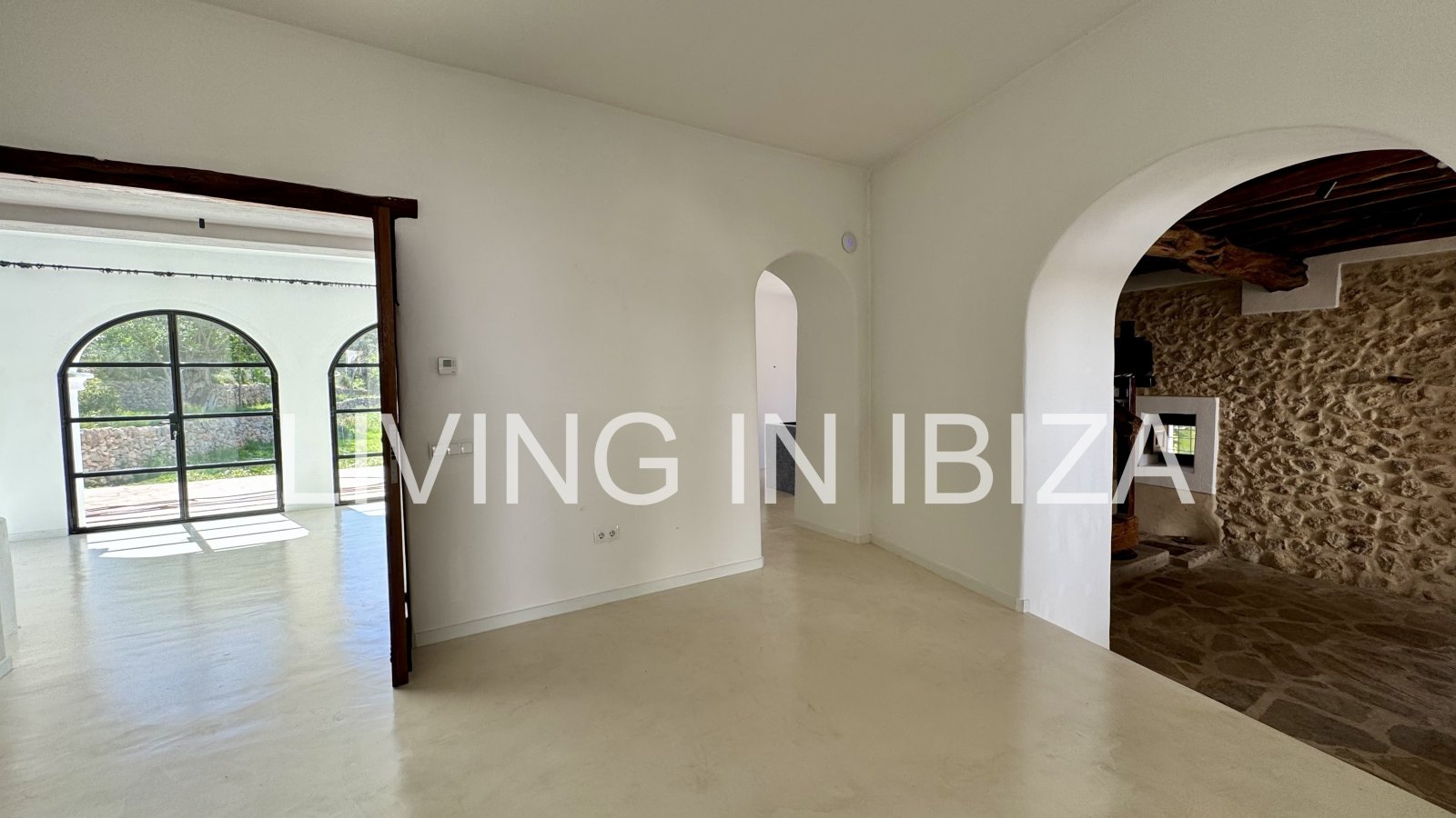 Long-term / annual rental: Unique Ibizan finca, fully renovated, unfurnished, heated swimming pool, annex with guest lounge in San Juan, Ibiza