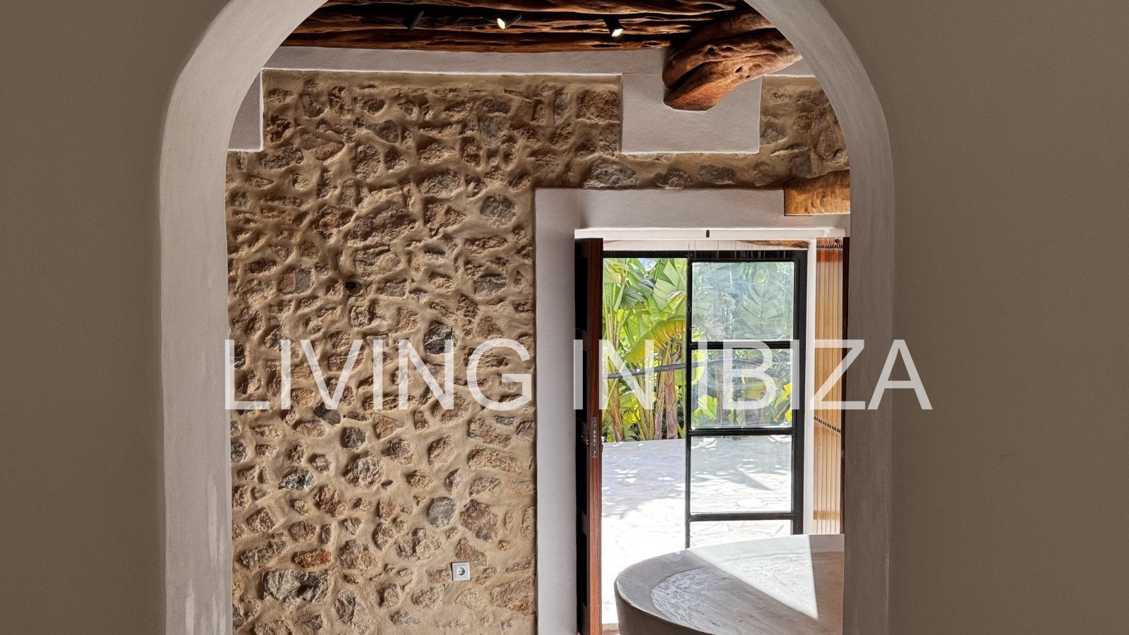 Long-term / annual rental: Unique Ibizan finca, fully renovated, unfurnished, heated swimming pool, annex with guest lounge in San Juan, Ibiza