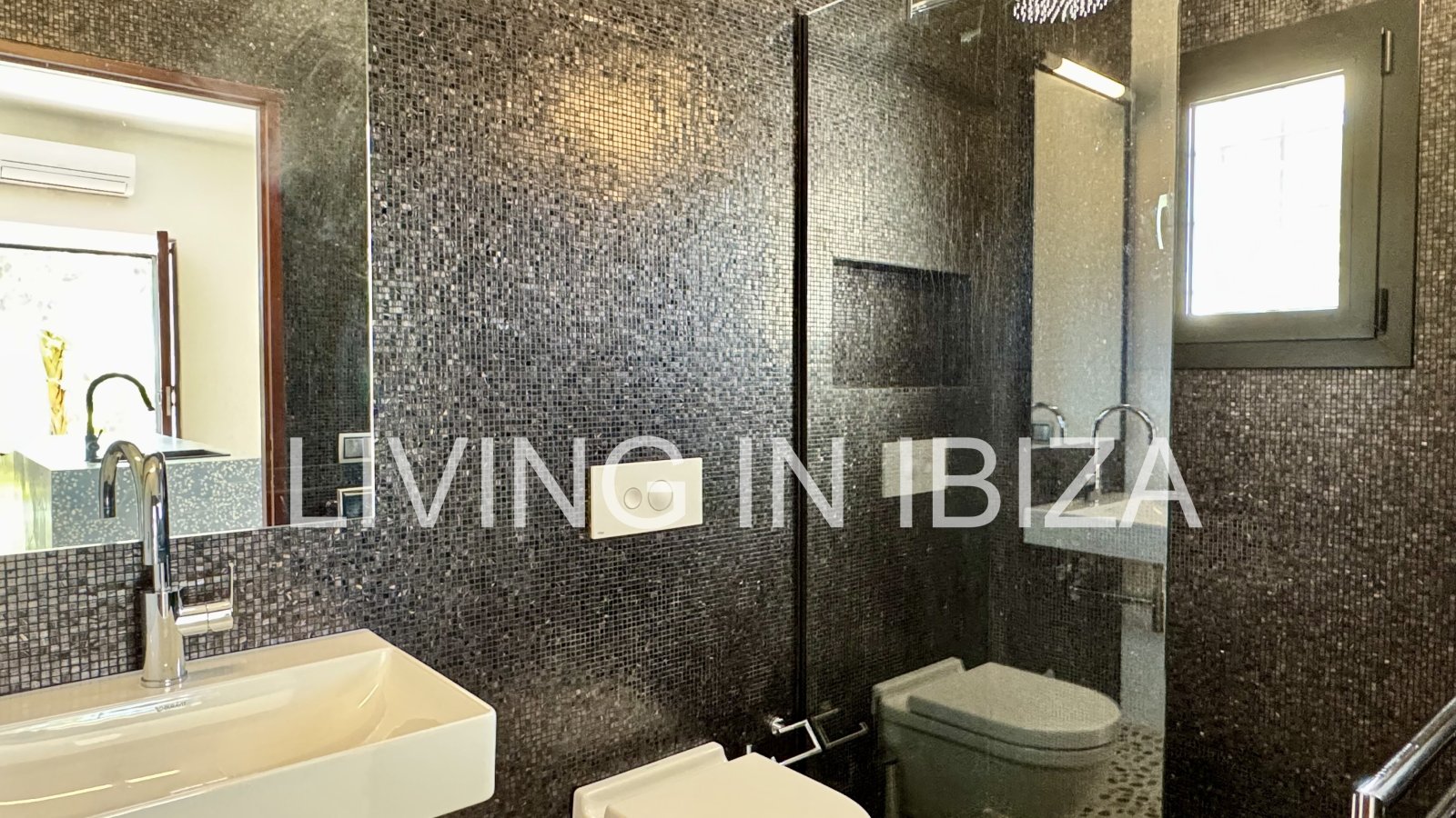 Long-term / annual rental: Unique Ibizan finca, fully renovated, unfurnished, heated swimming pool, annex with guest lounge in San Juan, Ibiza