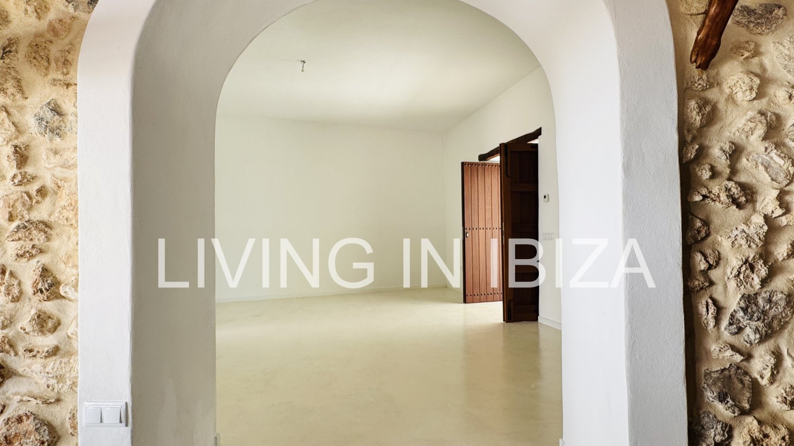 Long-term / annual rental: Unique Ibizan finca, fully renovated, unfurnished, heated swimming pool, annex with guest lounge in San Juan, Ibiza