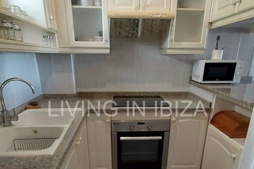 Apartment for sale: 92 m² apartment in the peaceful and popular Siesta district of Santa Eulalia del Río, Ibiza.