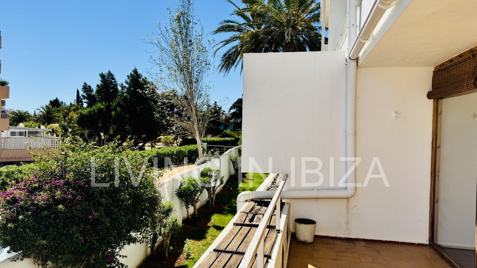 Apartment for sale: 92 m² apartment in the peaceful and popular Siesta district of Santa Eulalia del Río, Ibiza.