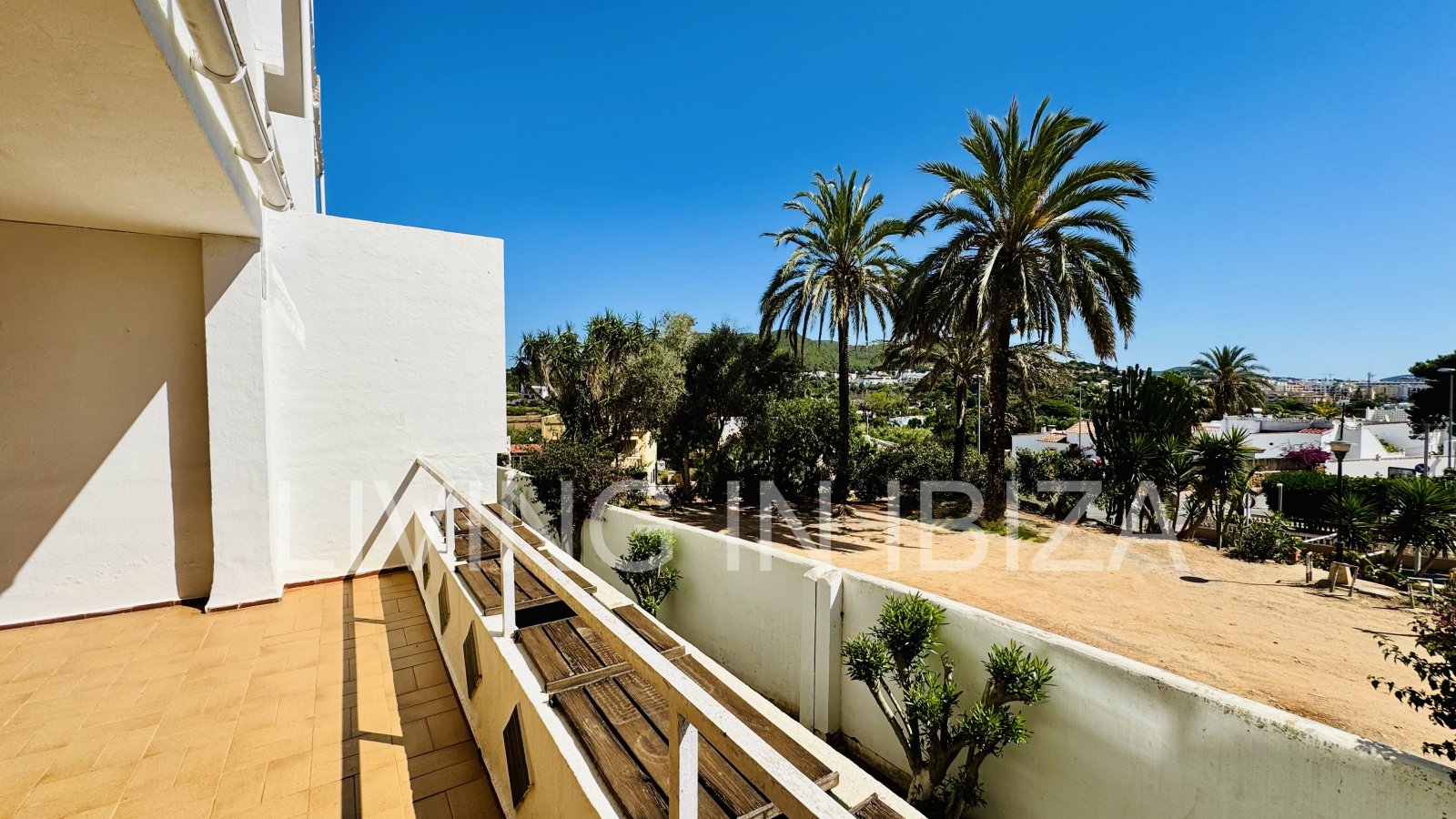 Apartment for sale: 92 m² apartment in the peaceful and popular Siesta district of Santa Eulalia del Río, Ibiza.