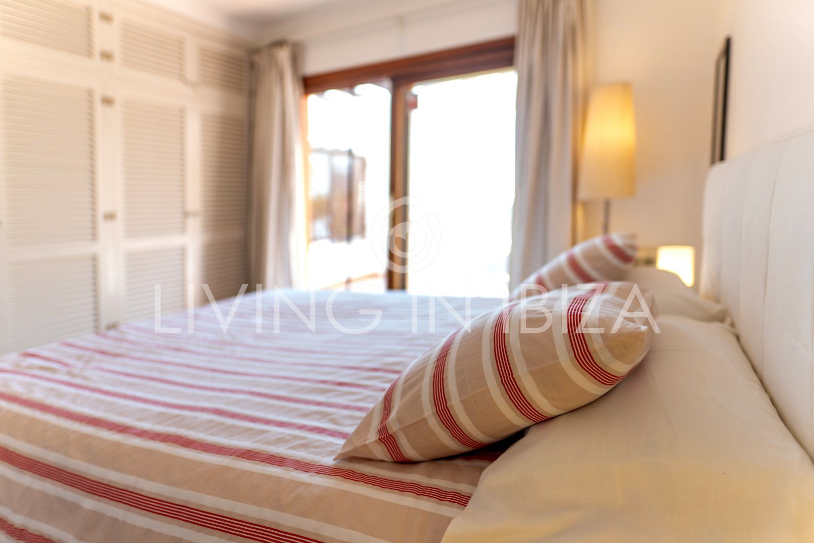 Attractive investment: Terraced house, townhouse for sale, privileged area of Ibiza, Illa Plana. Close to the sea, recently renovated, swimming pool