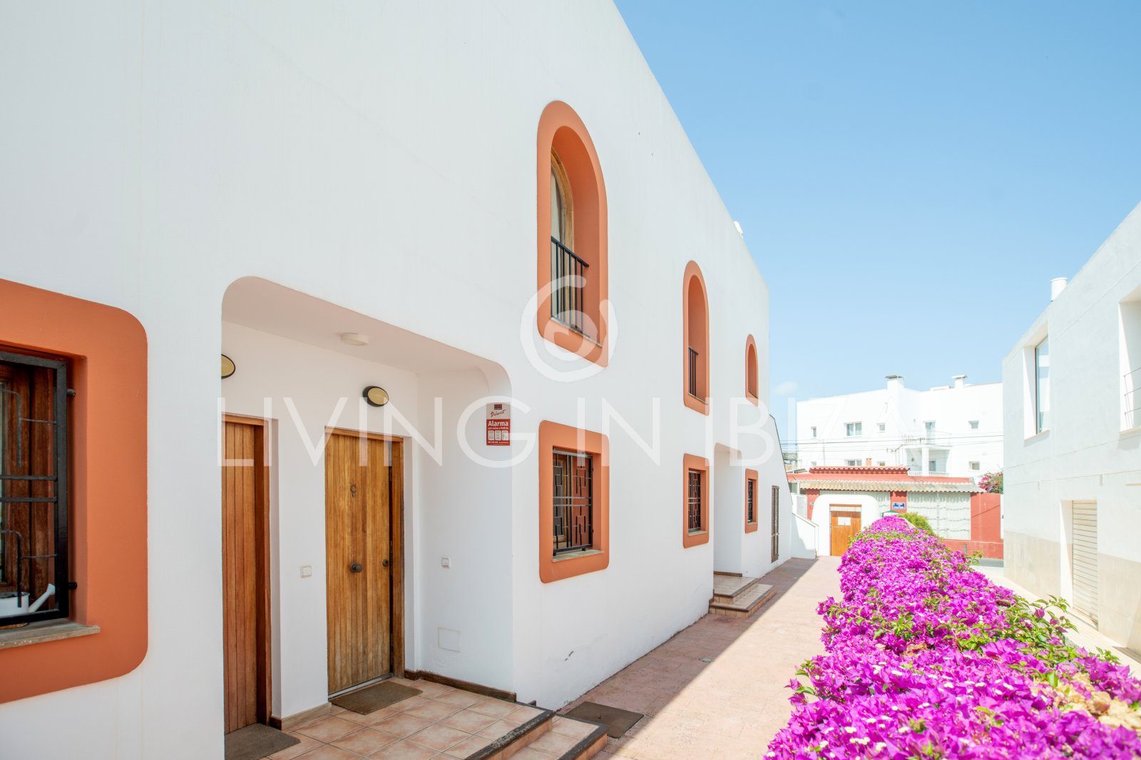 Attractive investment: Terraced house, townhouse for sale, privileged area of Ibiza, Illa Plana. Close to the sea, recently renovated, swimming pool