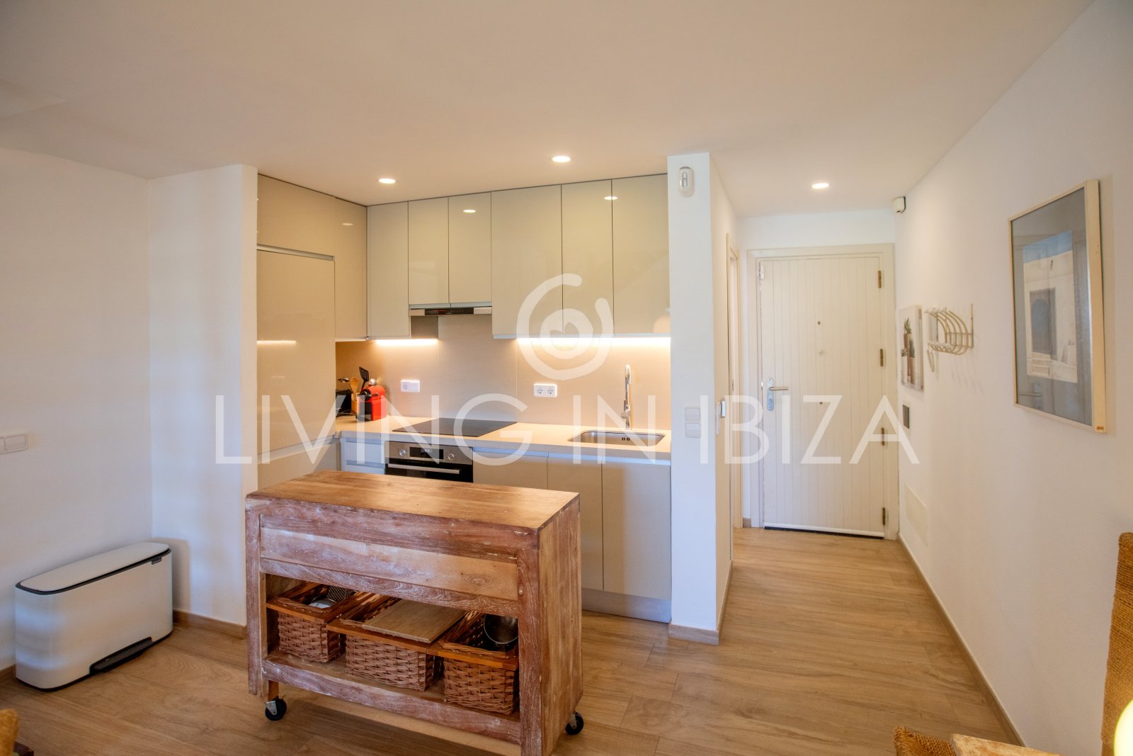 Attractive investment: Terraced house, townhouse for sale, privileged area of Ibiza, Illa Plana. Close to the sea, recently renovated, swimming pool