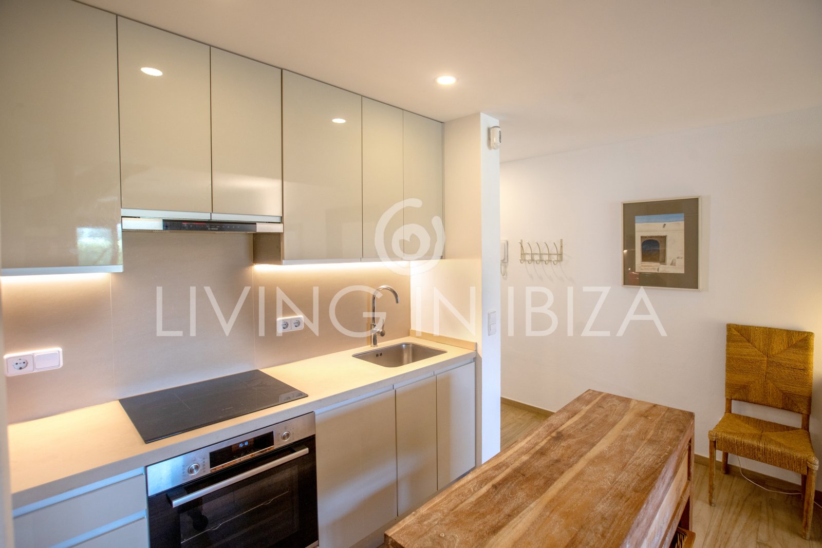 Attractive investment: Terraced house, townhouse for sale, privileged area of Ibiza, Illa Plana. Close to the sea, recently renovated, swimming pool