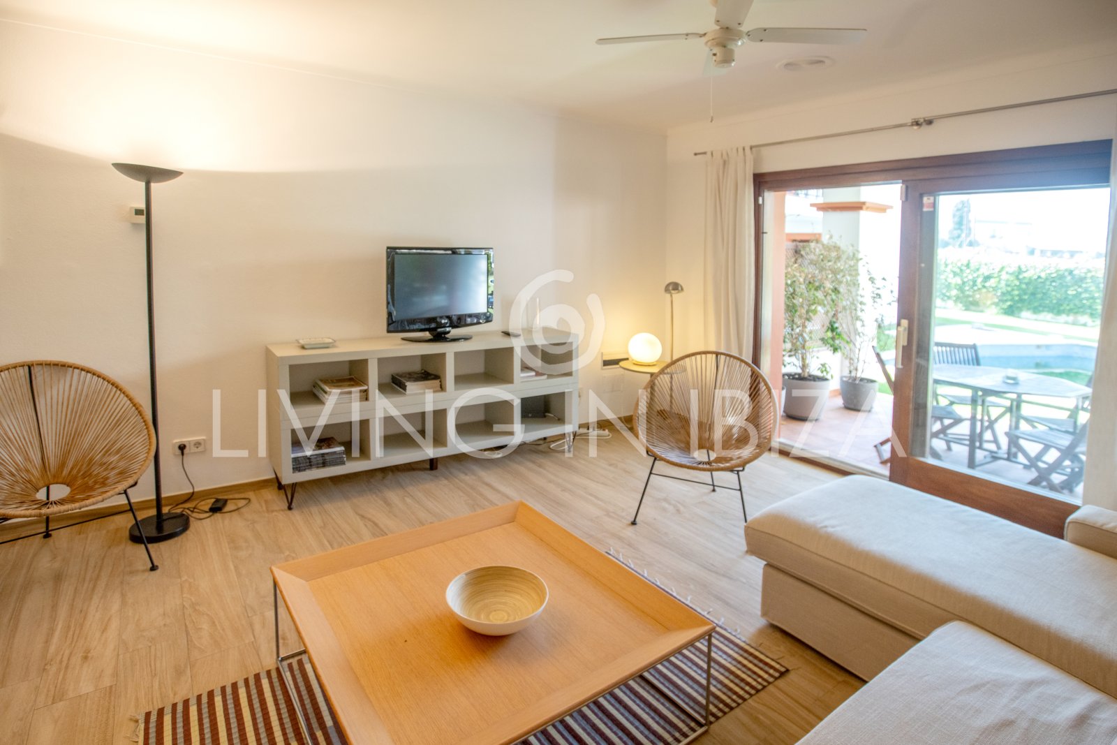 Attractive investment: Terraced house, townhouse for sale, privileged area of Ibiza, Illa Plana. Close to the sea, recently renovated, swimming pool
