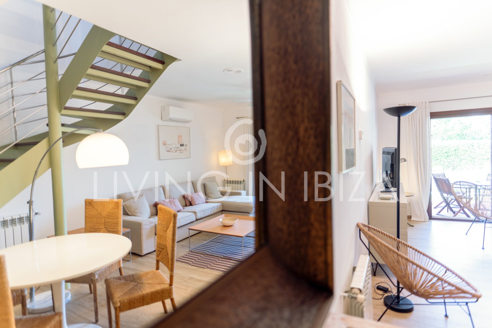 Attractive investment: Terraced house, townhouse for sale, privileged area of Ibiza, Illa Plana. Close to the sea, recently renovated, swimming pool