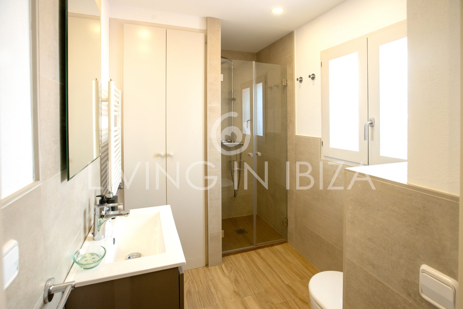 Attractive investment: Terraced house, townhouse for sale, privileged area of Ibiza, Illa Plana. Close to the sea, recently renovated, swimming pool