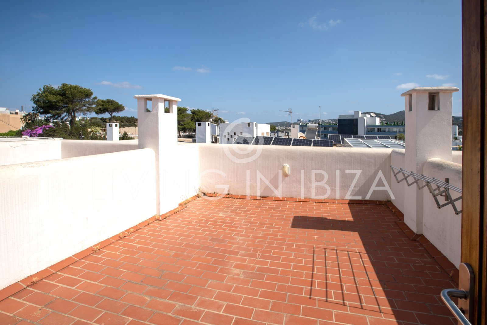 Attractive investment: Terraced house, townhouse for sale, privileged area of Ibiza, Illa Plana. Close to the sea, recently renovated, swimming pool