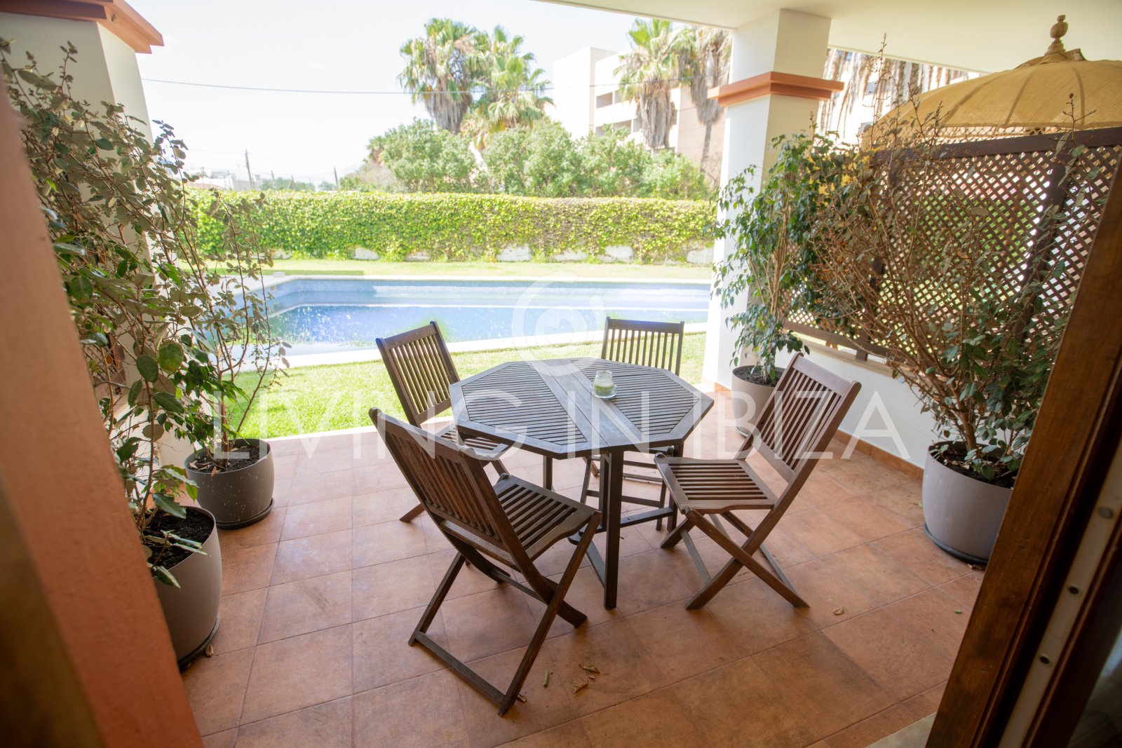 Attractive investment: Terraced house, townhouse for sale, privileged area of Ibiza, Illa Plana. Close to the sea, recently renovated, swimming pool