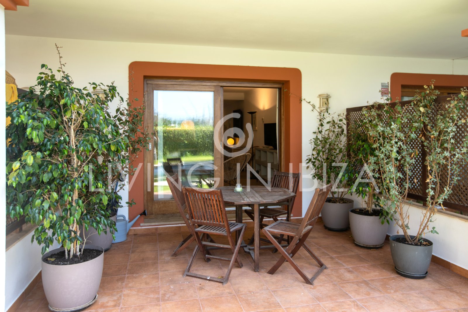 Attractive investment: Terraced house, townhouse for sale, privileged area of Ibiza, Illa Plana. Close to the sea, recently renovated, swimming pool