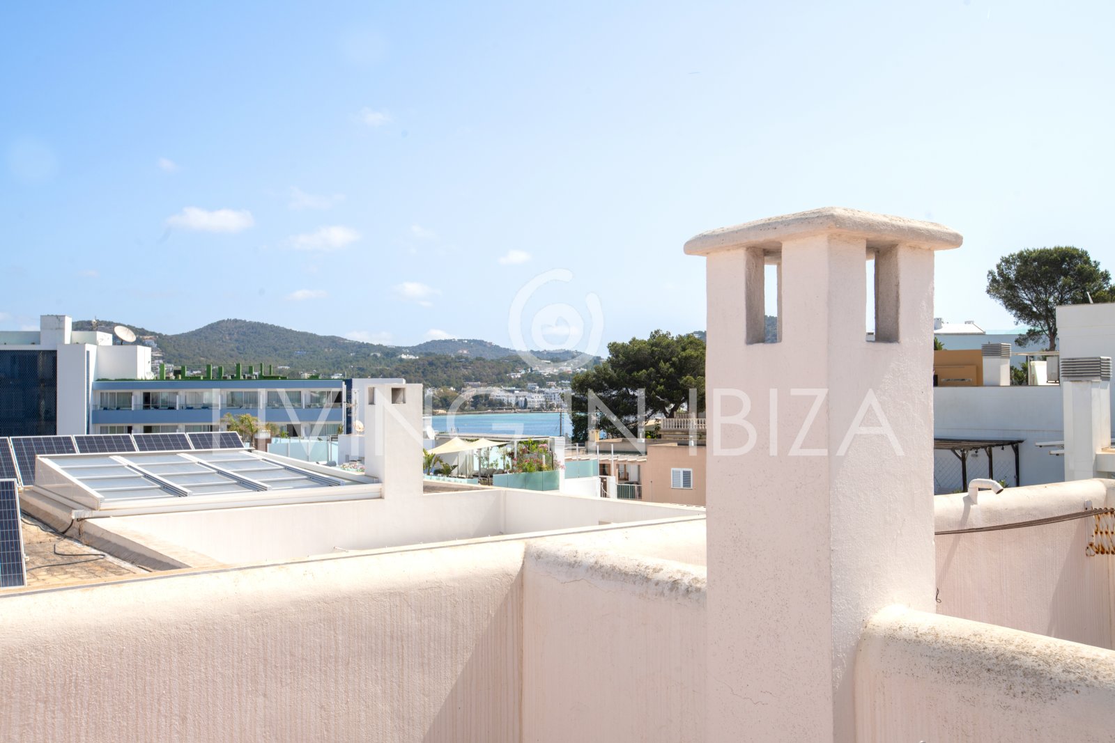 Attractive investment: Terraced house, townhouse for sale, privileged area of Ibiza, Illa Plana. Close to the sea, recently renovated, swimming pool