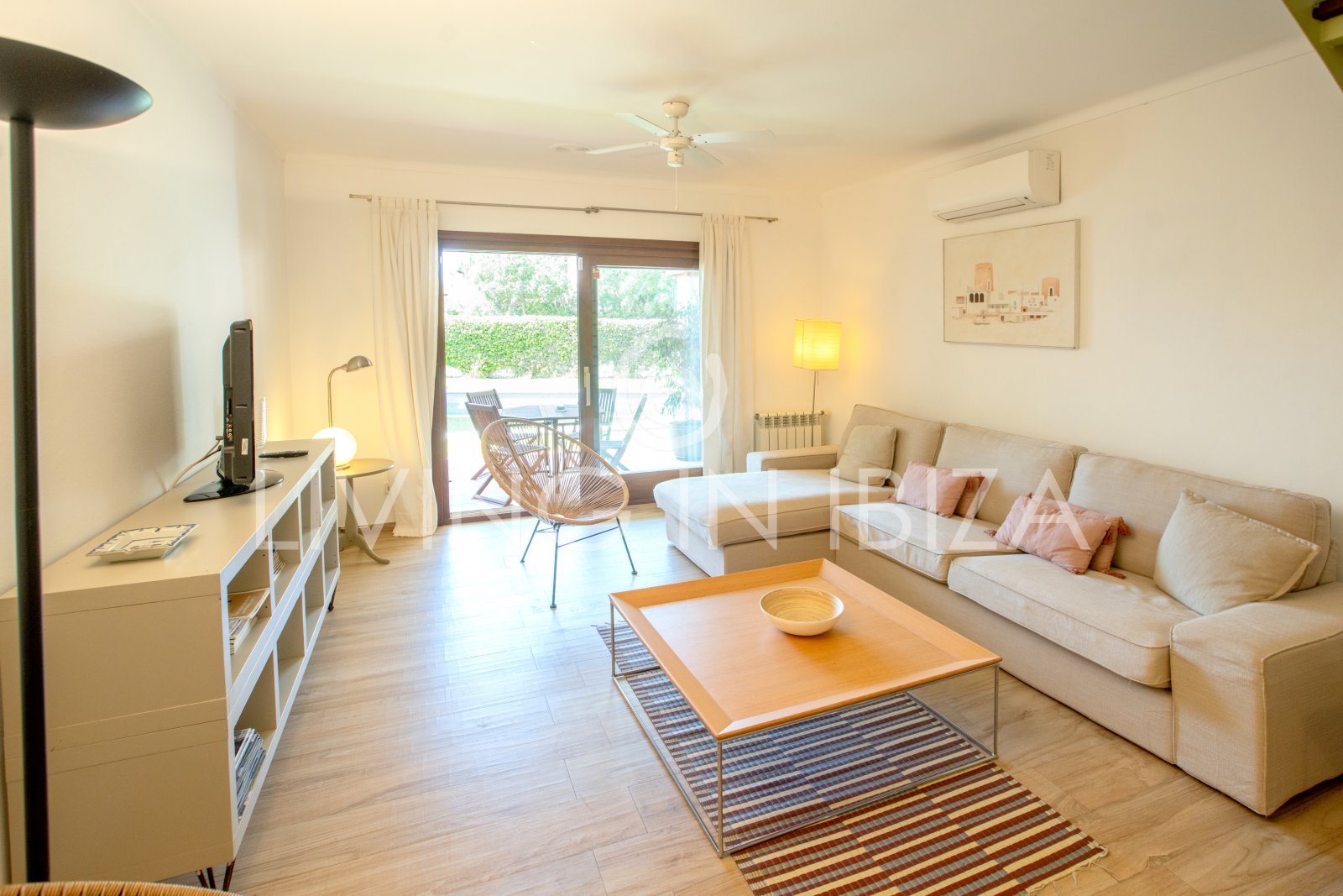 Attractive investment: Terraced house, townhouse for sale, privileged area of Ibiza, Illa Plana. Close to the sea, recently renovated, swimming pool