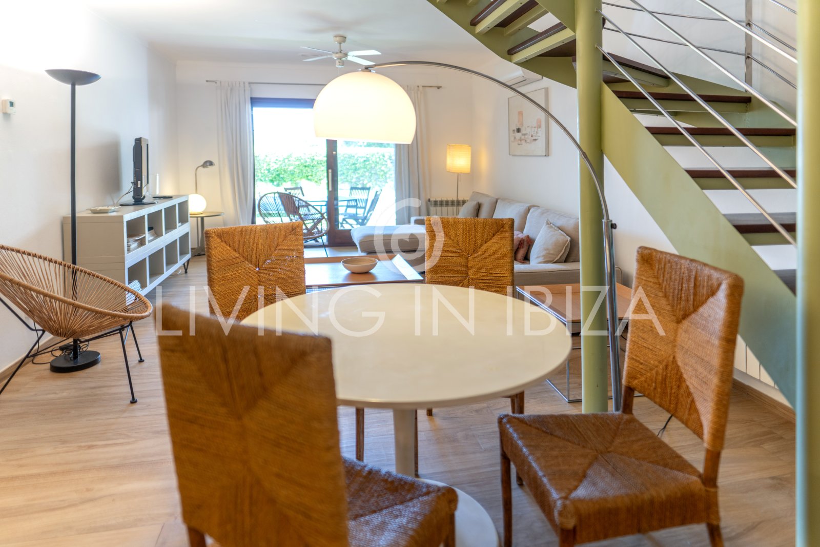 Attractive investment: Terraced house, townhouse for sale, privileged area of Ibiza, Illa Plana. Close to the sea, recently renovated, swimming pool